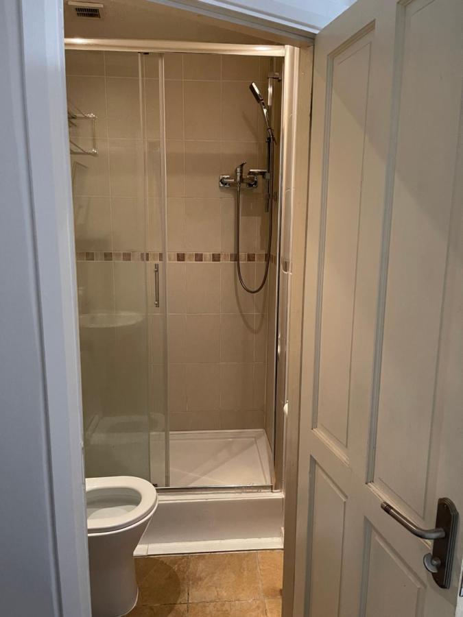 North Avenue Guest House Ltd, Heathrow Airport-Free Parking ヘイズ エクステリア 写真