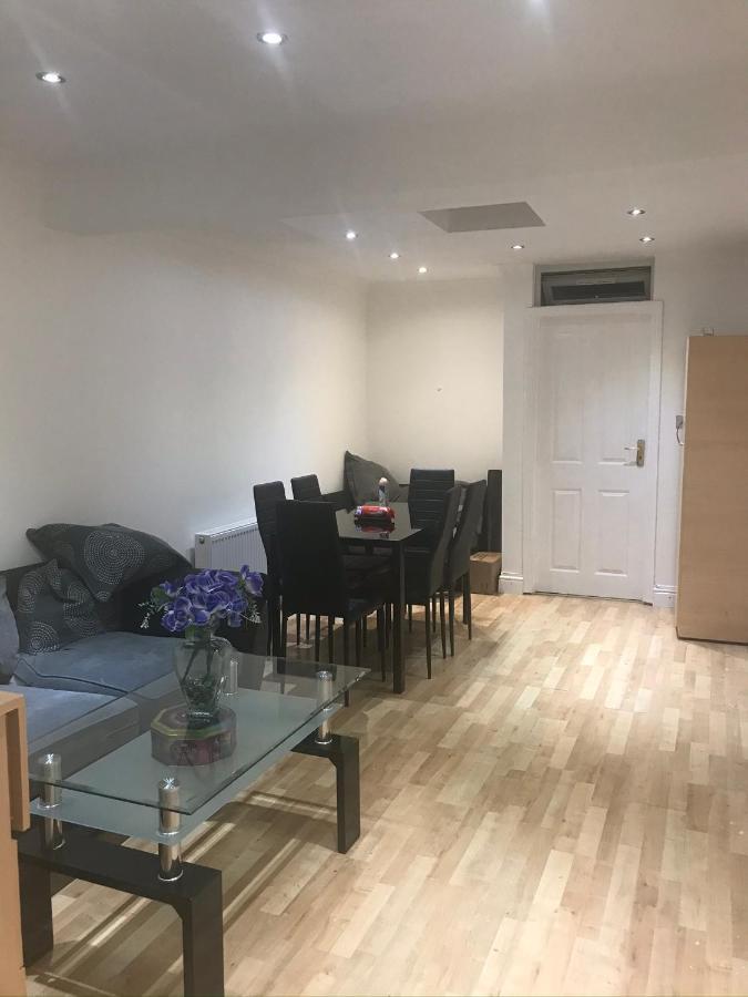 North Avenue Guest House Ltd, Heathrow Airport-Free Parking ヘイズ エクステリア 写真