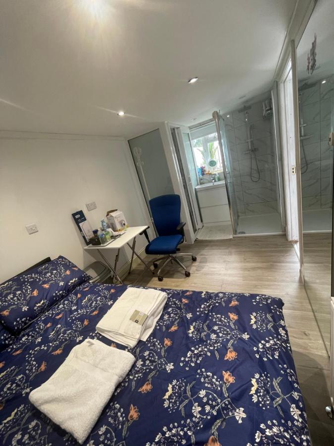 North Avenue Guest House Ltd, Heathrow Airport-Free Parking ヘイズ エクステリア 写真