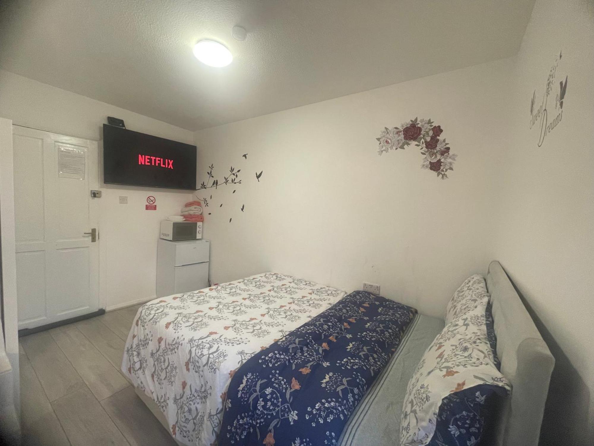 North Avenue Guest House Ltd, Heathrow Airport-Free Parking ヘイズ エクステリア 写真