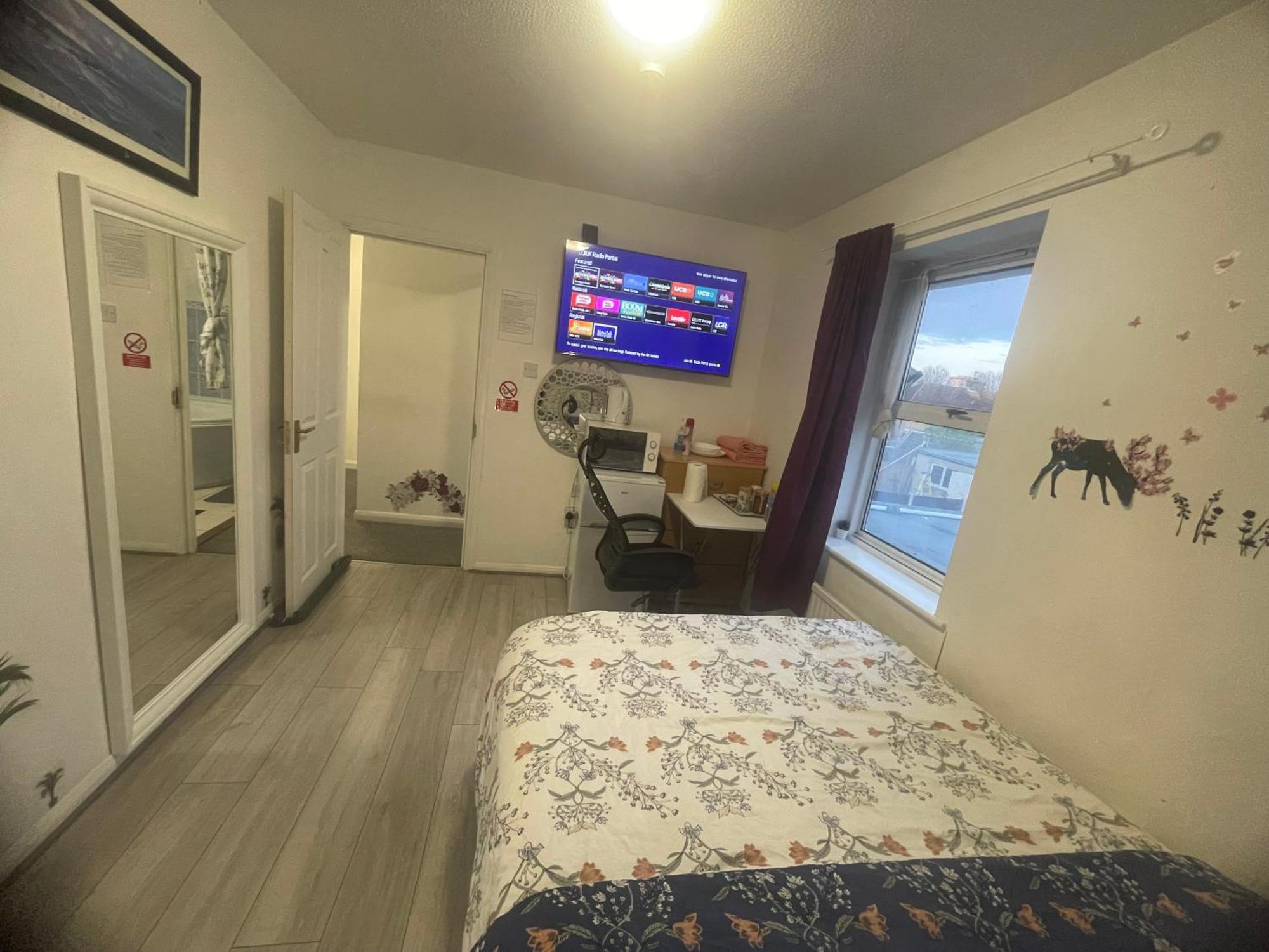North Avenue Guest House Ltd, Heathrow Airport-Free Parking ヘイズ エクステリア 写真