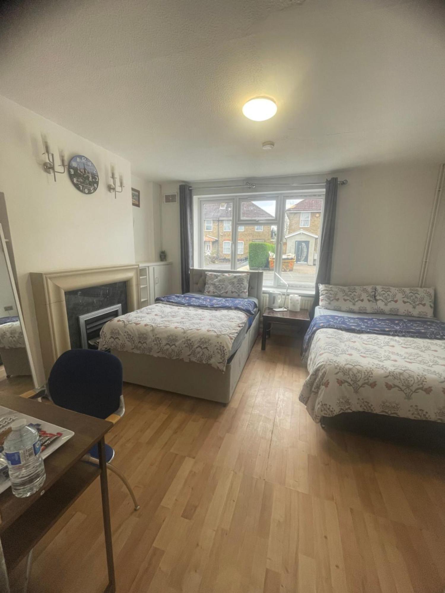 North Avenue Guest House Ltd, Heathrow Airport-Free Parking ヘイズ エクステリア 写真