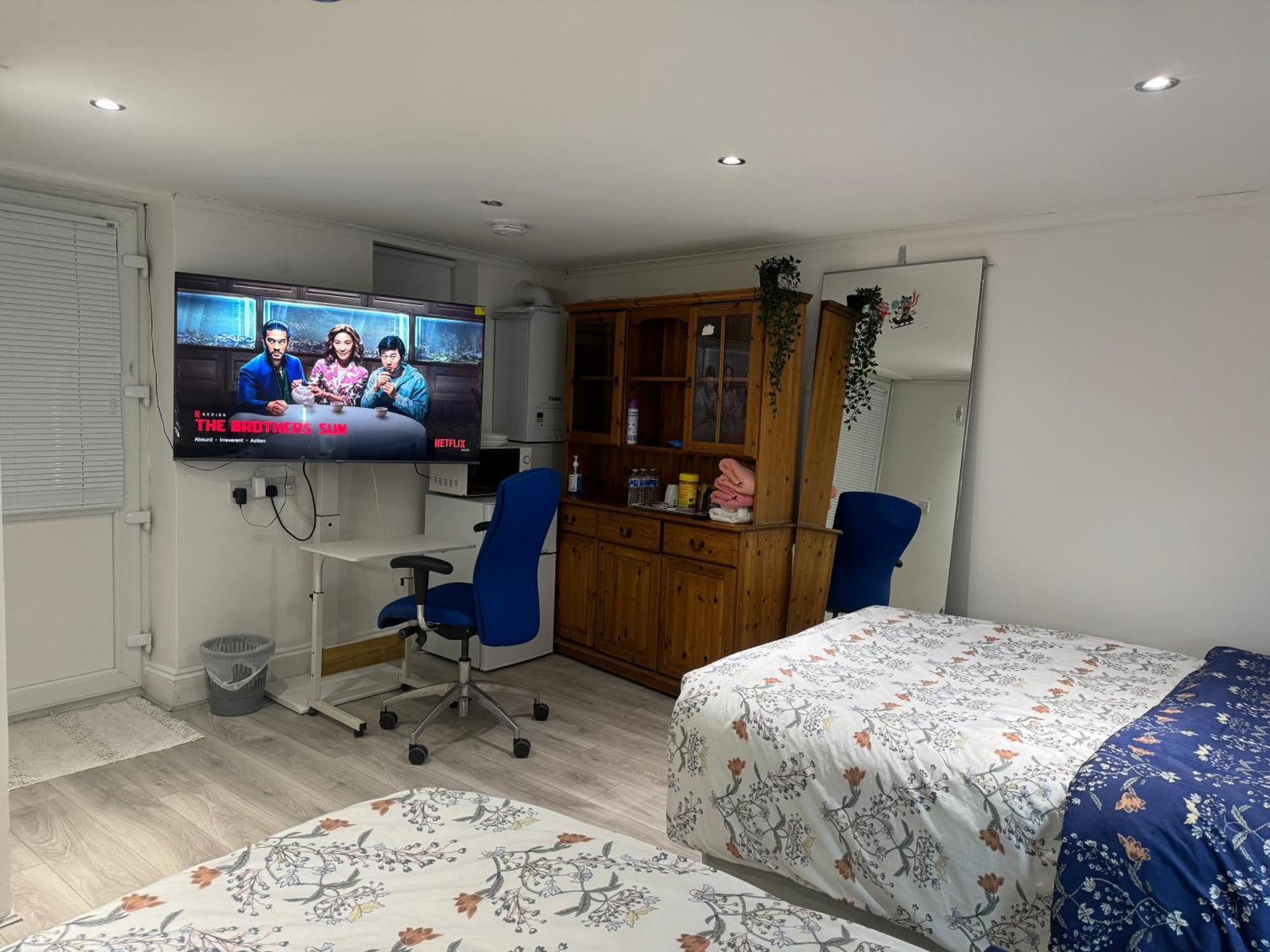 North Avenue Guest House Ltd, Heathrow Airport-Free Parking ヘイズ エクステリア 写真