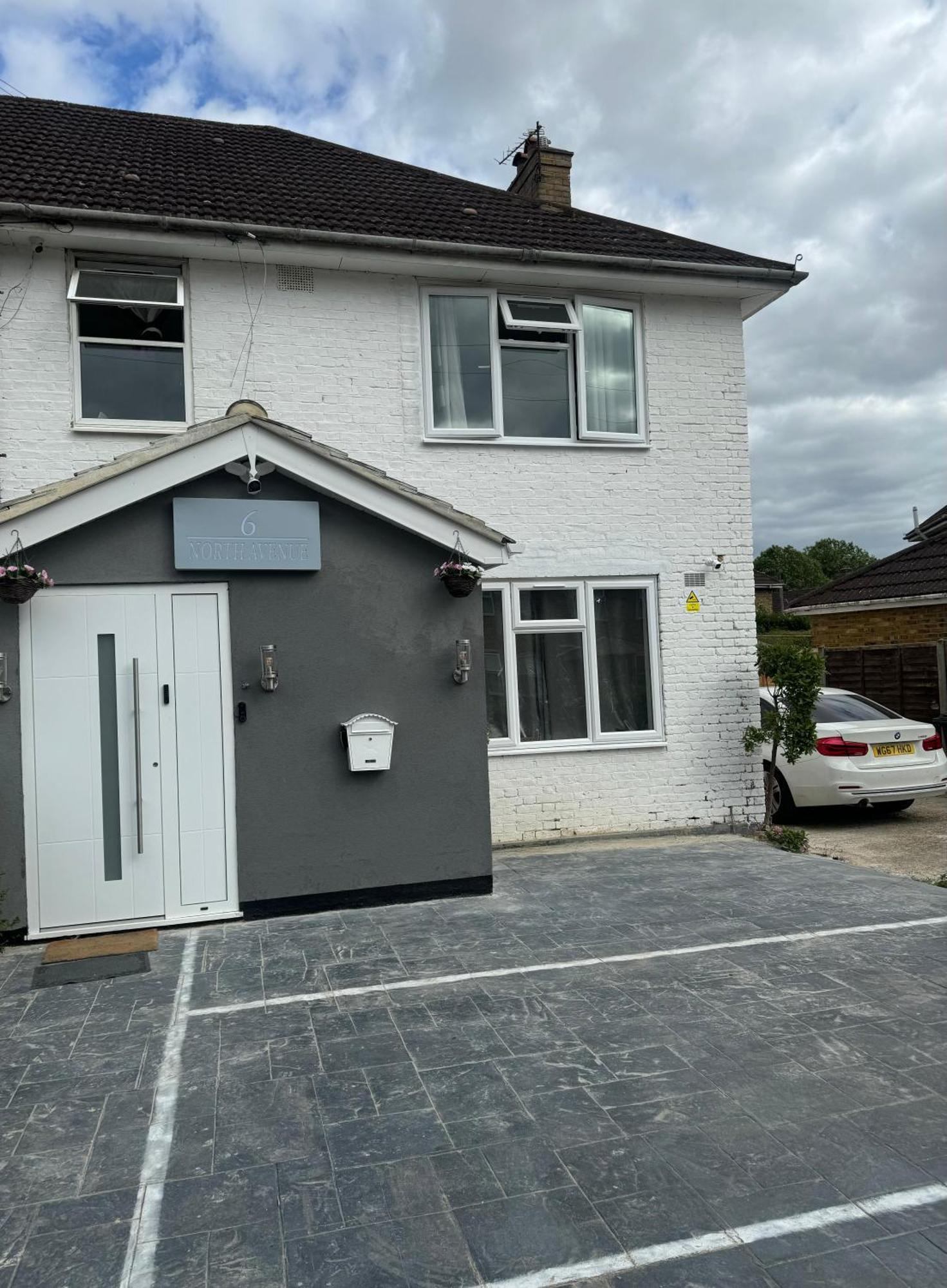 North Avenue Guest House Ltd, Heathrow Airport-Free Parking ヘイズ エクステリア 写真